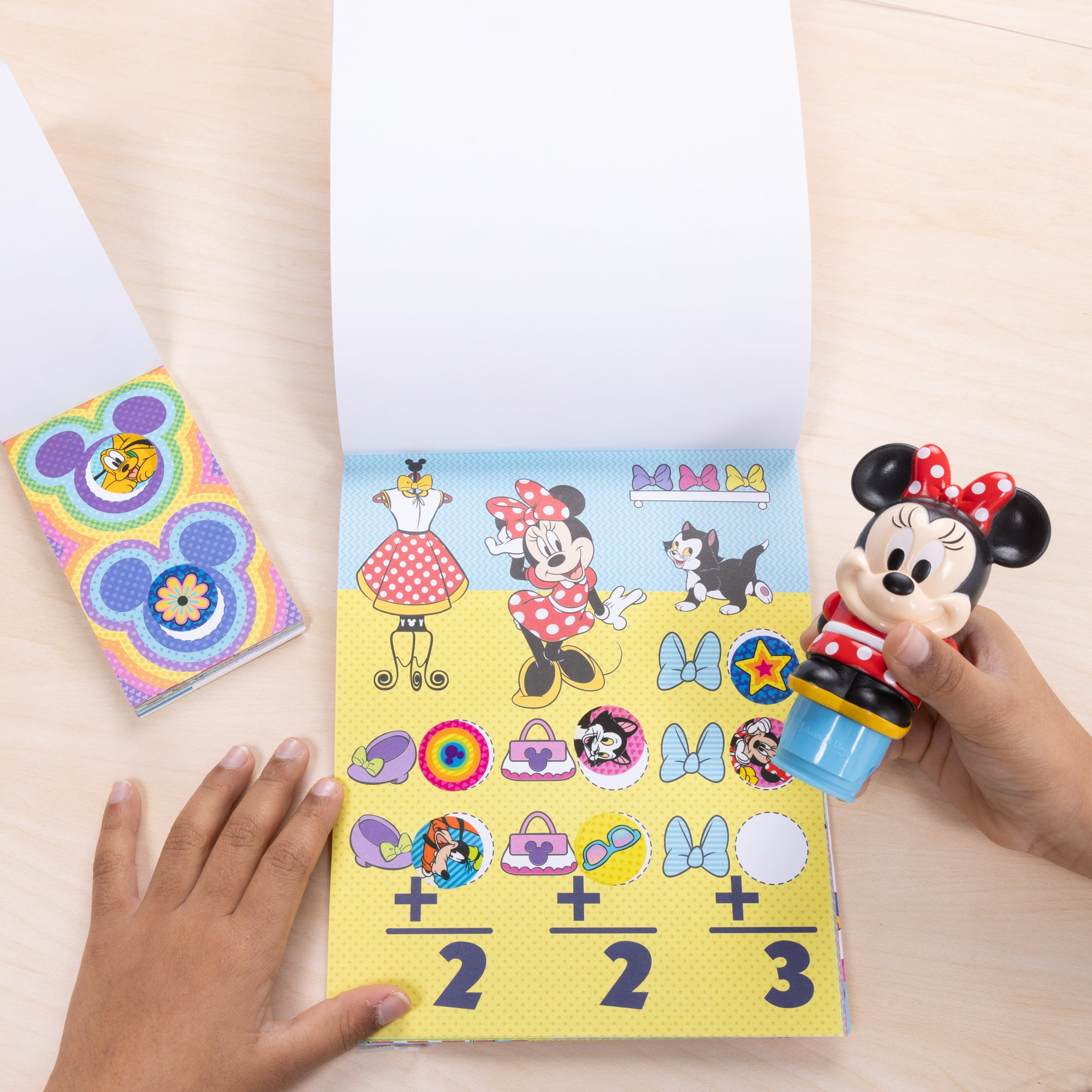 Sticker WOW!™ Disney Minnie Mouse Bundle: Activity Pad & Sticker Stamper + Mini Activity Pad and 200 Refill Stickers - Image 8