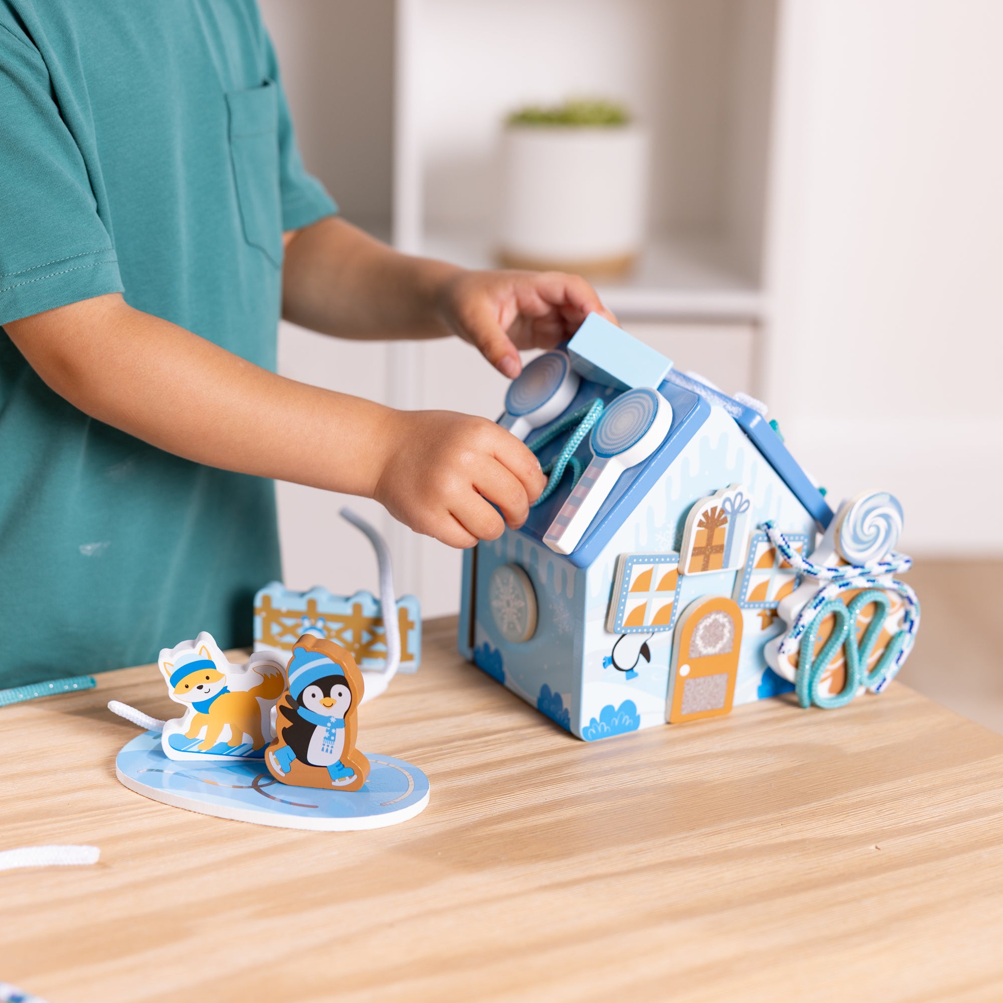 Wooden Gingerbread House Play Set – Winter Frost - Image 7
