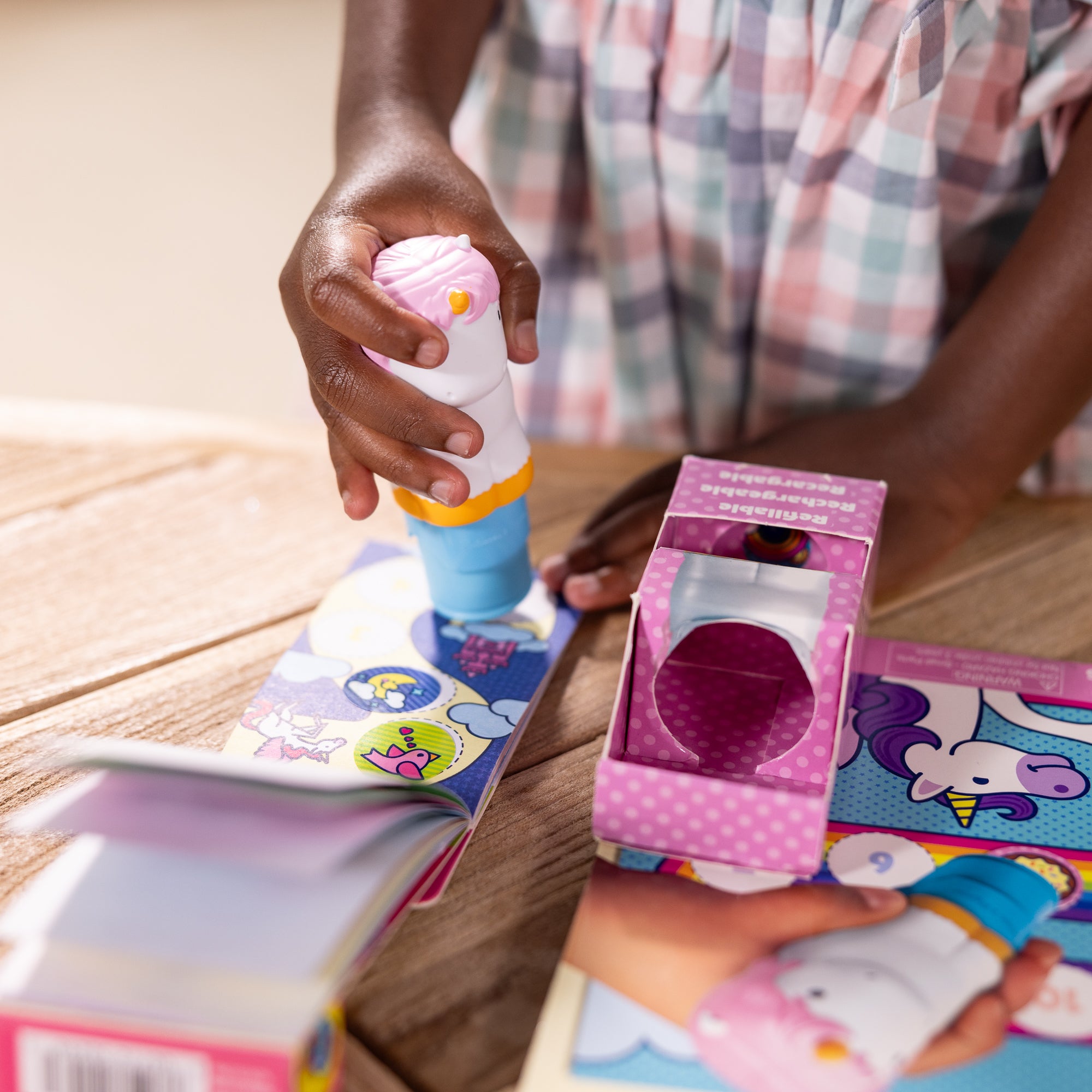 Sticker WOW!™ Unicorn Bundle: Activity Pad & Sticker Stamper + Mini Activity Pad and 200 Refill Stickers - Image 6