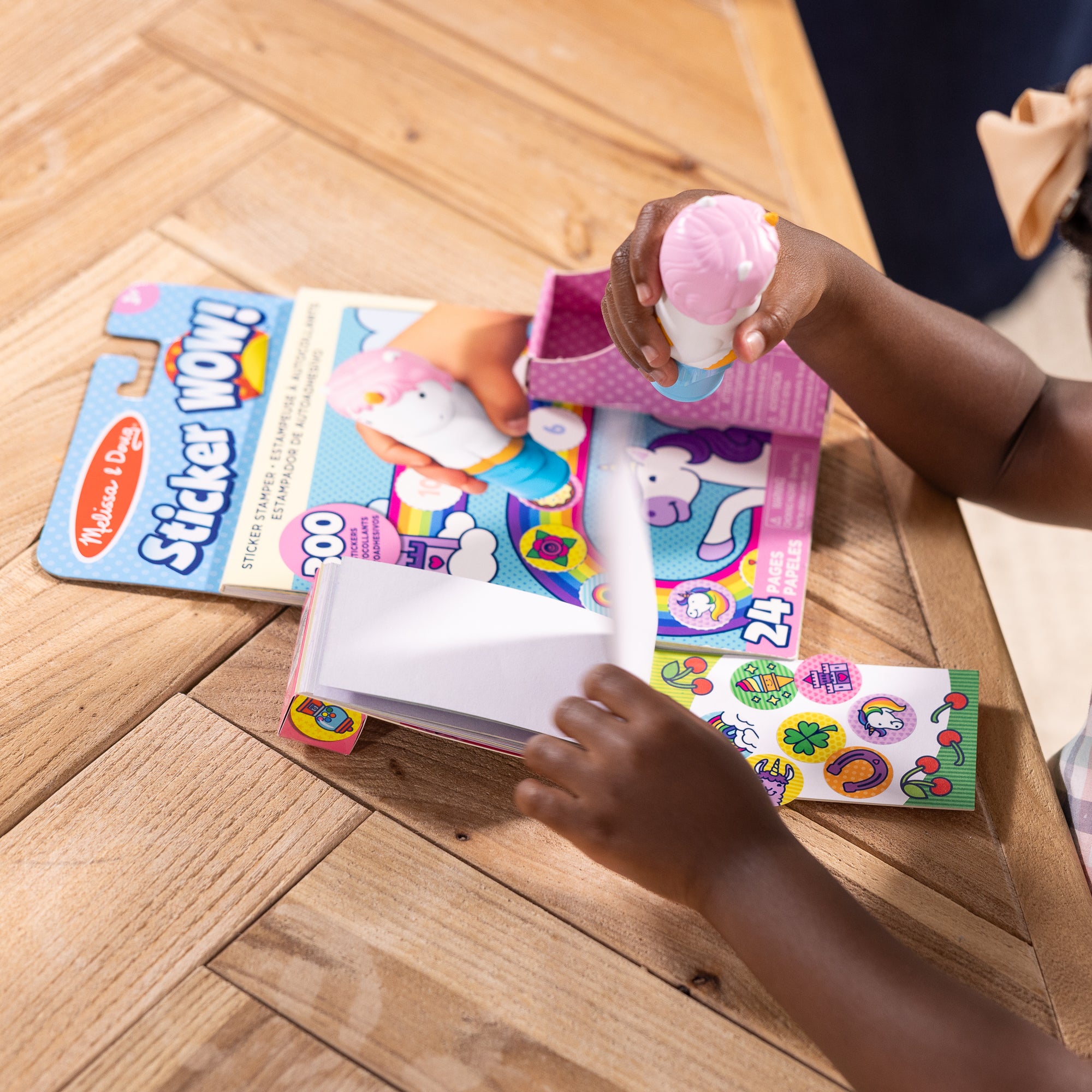 Sticker WOW!™ Unicorn Bundle: Activity Pad & Sticker Stamper + Mini Activity Pad and 200 Refill Stickers - Image 8