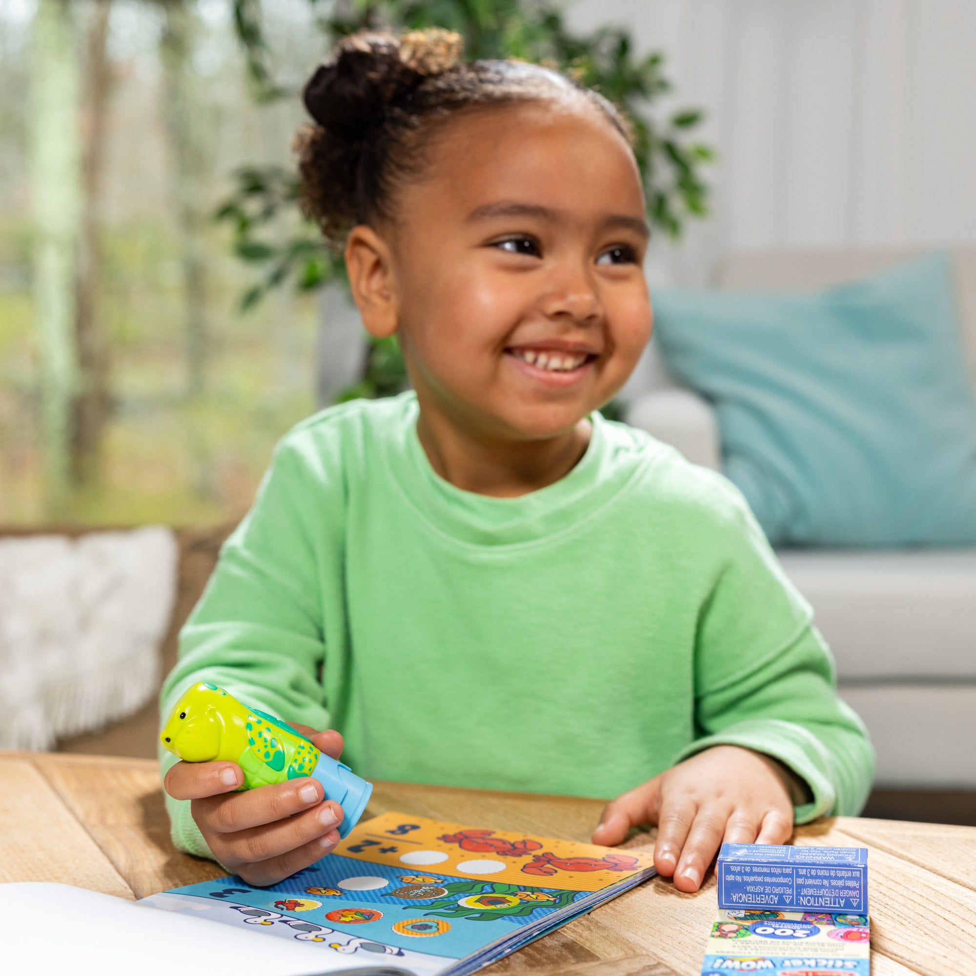 Sticker WOW!™ Sea Turtle Bundle: Activity Pad & Sticker Stamper + Mini Activity Pad and 200 Refill Stickers - Image 7