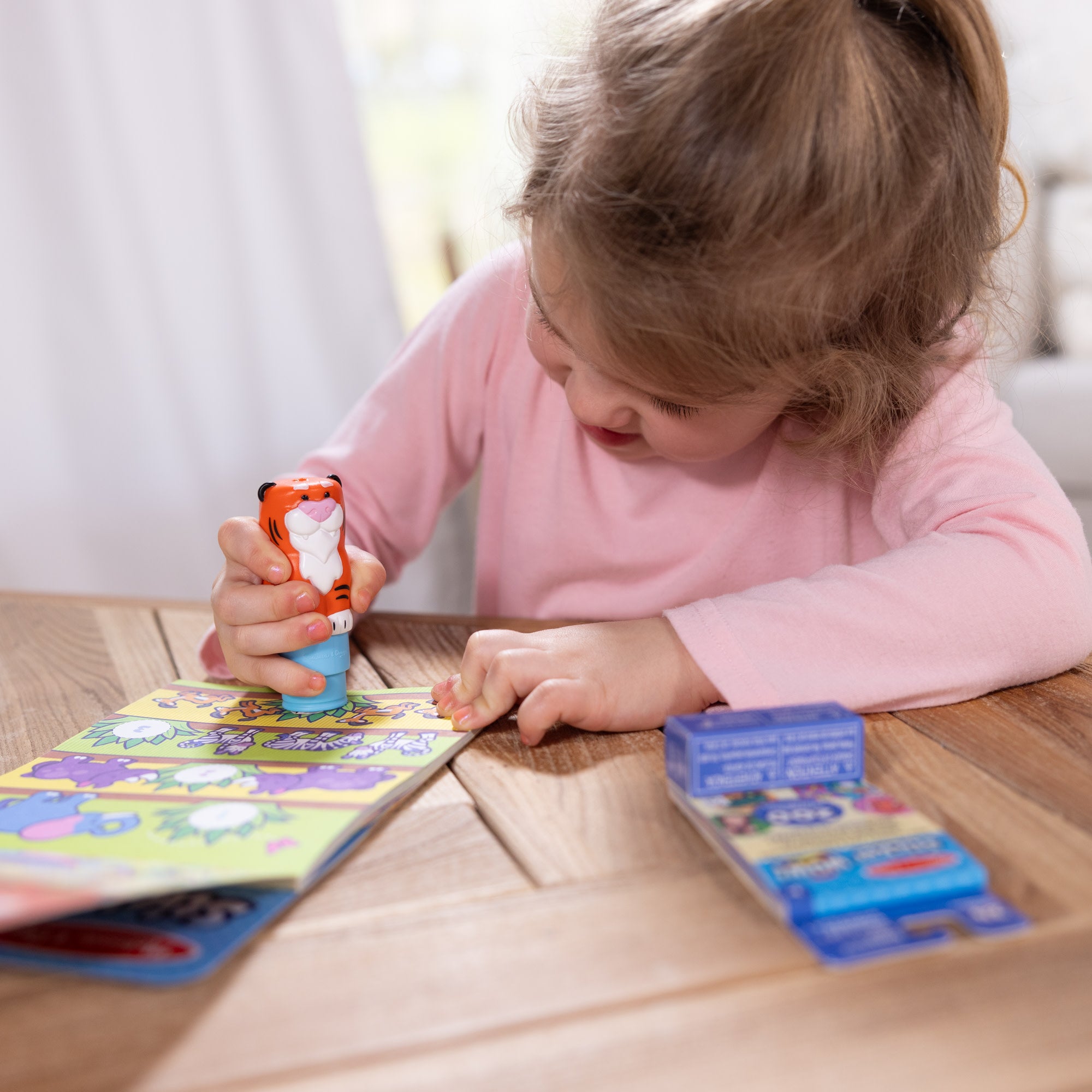 Sticker WOW!™ Tiger Bundle: Activity Pad & Sticker Stamper + Mini Activity Pad and 200 Refill Stickers - Image 5
