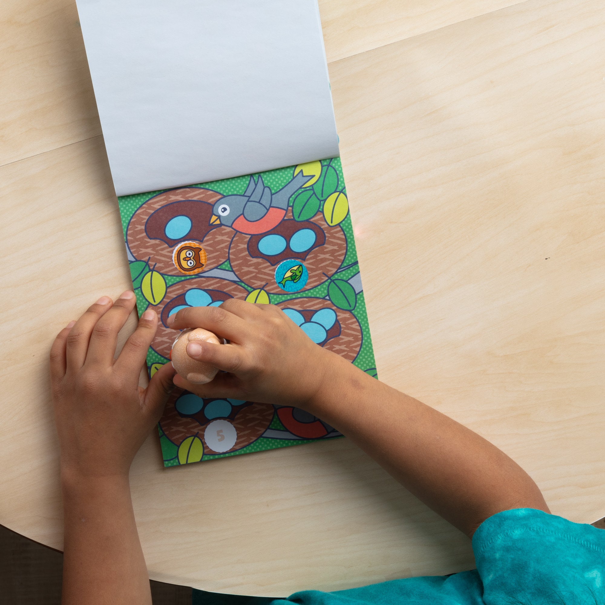 Sticker WOW!™ Bunny Bundle: Activity Pad & Sticker Stamper + Mini Activity Pad and 200 Refill Stickers - Image 8