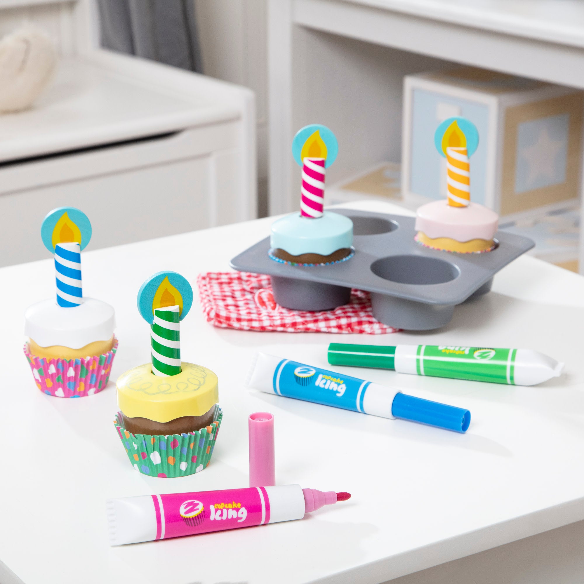Bake & Decorate Wooden Cupcake Play Set - Image 9