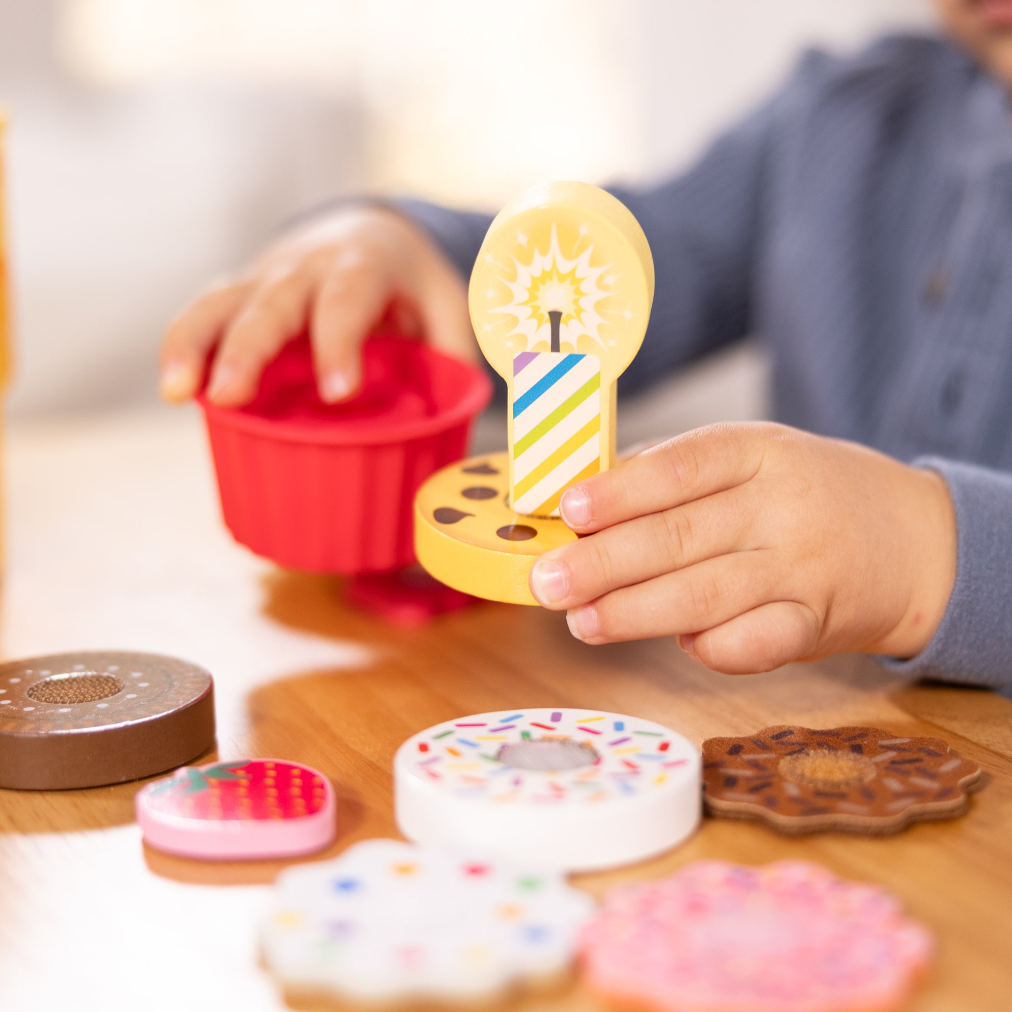 Play to Go Cake & Cookies Play Set - Image 4